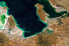 Subscene from a 1972 Landsat-1 MSS color composite, showing the land and water at the southern edge of the Great Salt Lake.