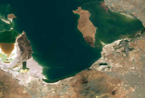 Same as above, except that here the spacecraft was Landsat-7, date of image is Summer 2001. 