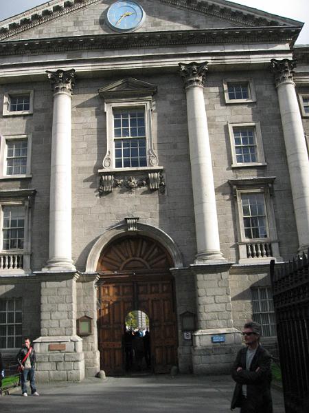 tcd-entrance2-161008.jpg - Trinity College Dublin (TCD) main entrance