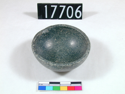 UC 17706, stone vessel from Qau tomb 7755