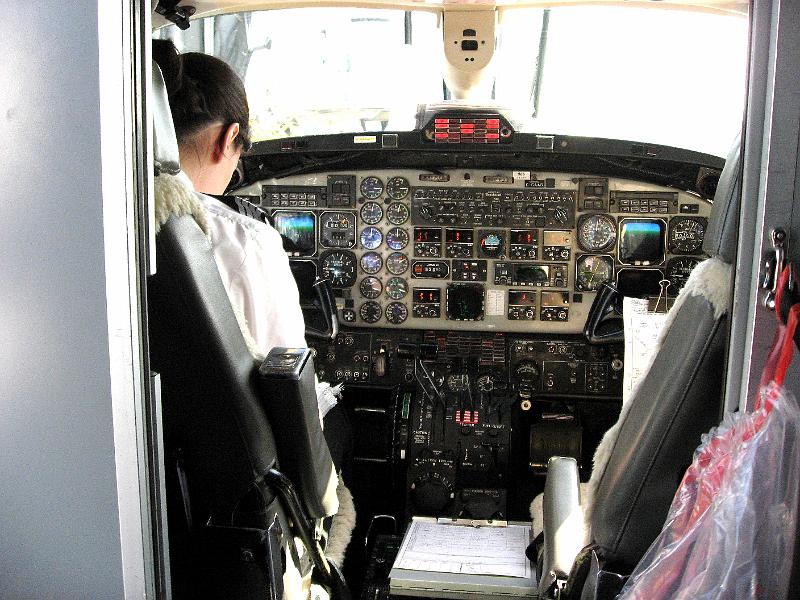 air-canada10-7430-110508.jpg - Beechcraft 1900 cockpit