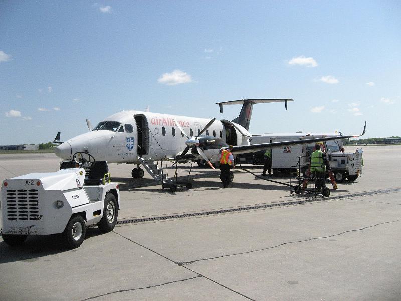 air-canada5-7430-110508.jpg - Beechcraft 1900 from Montreal to Hartford CT