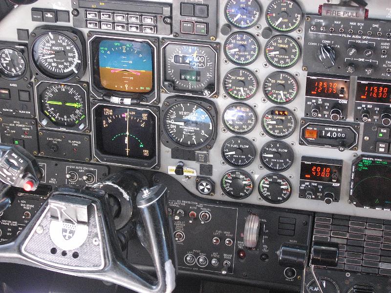 air-canada6-7430-110508.jpg - Beechcraft 1900 cockpit