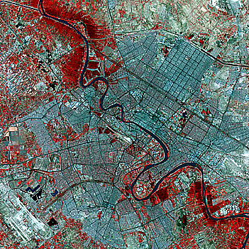 SPOT-5 image of Baghdad with 10 m resolution provided by the panchromatic camera.