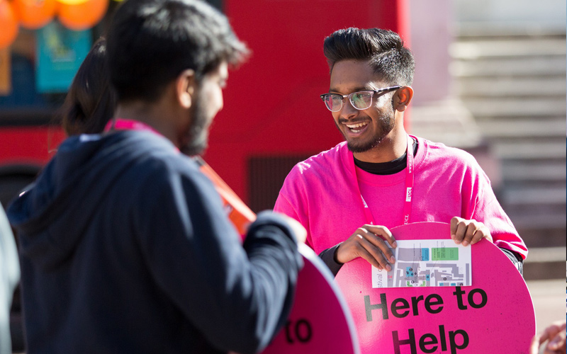 UCL Alumni: A volunteer in a pink teeshirt 