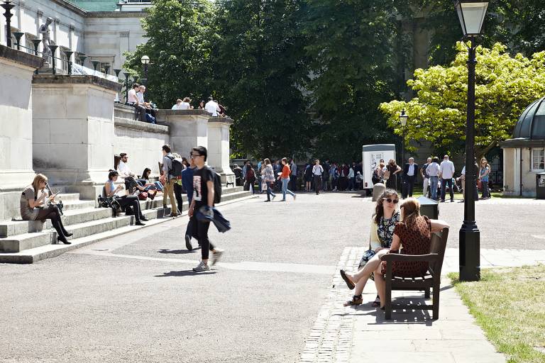 Students in UCL Front Quad