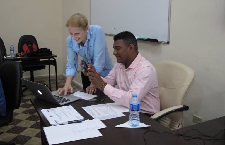 Photograph of Dr Emily Morris and Dr Jorge Pena (Universidad de La Habana) preparing for a presentation as part of a joint research project
