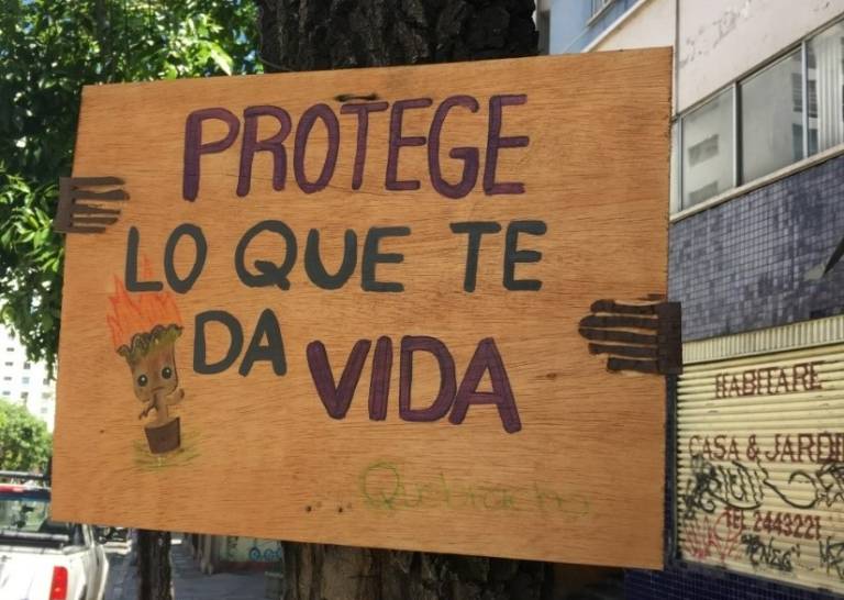Sign reading Protege lo que te da vida (protect what gives you life)
