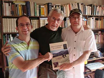 Institute alumni Ehud Weiss and Andrew Fairbairn with Gordon