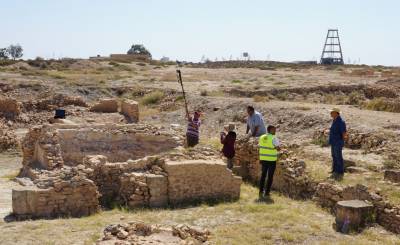 Taking detailed photogrametric pictures of Thyna archaeological site