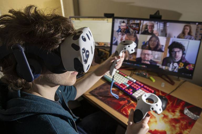 Student using Edify VR