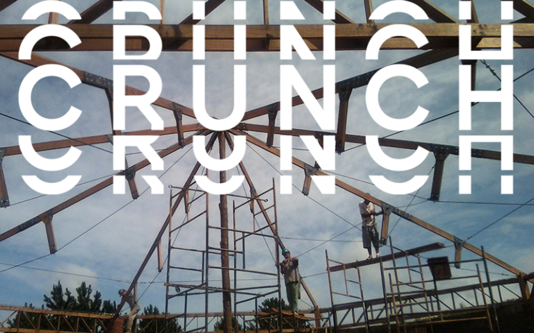 Image of a structure being erected by the technical aid collective USINA overlaid with the word CRUNCH