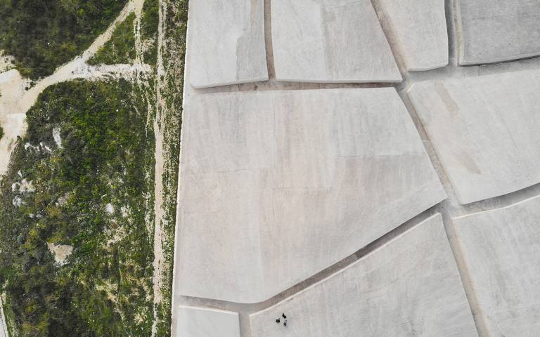 Aerial view of fieldwork by students at the Cretto di Burri, Gibellina. Image by Design Studio 2, The Bartlett School of Architecture