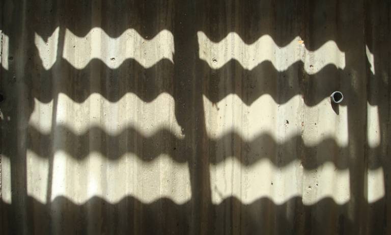 Zig-zag patterns of shadows on concrete