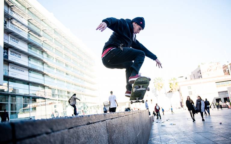 Figure 10.10 Skateboarding MACBA’s space of symbols, Barcelona (2015).  © Emmi Holmer.