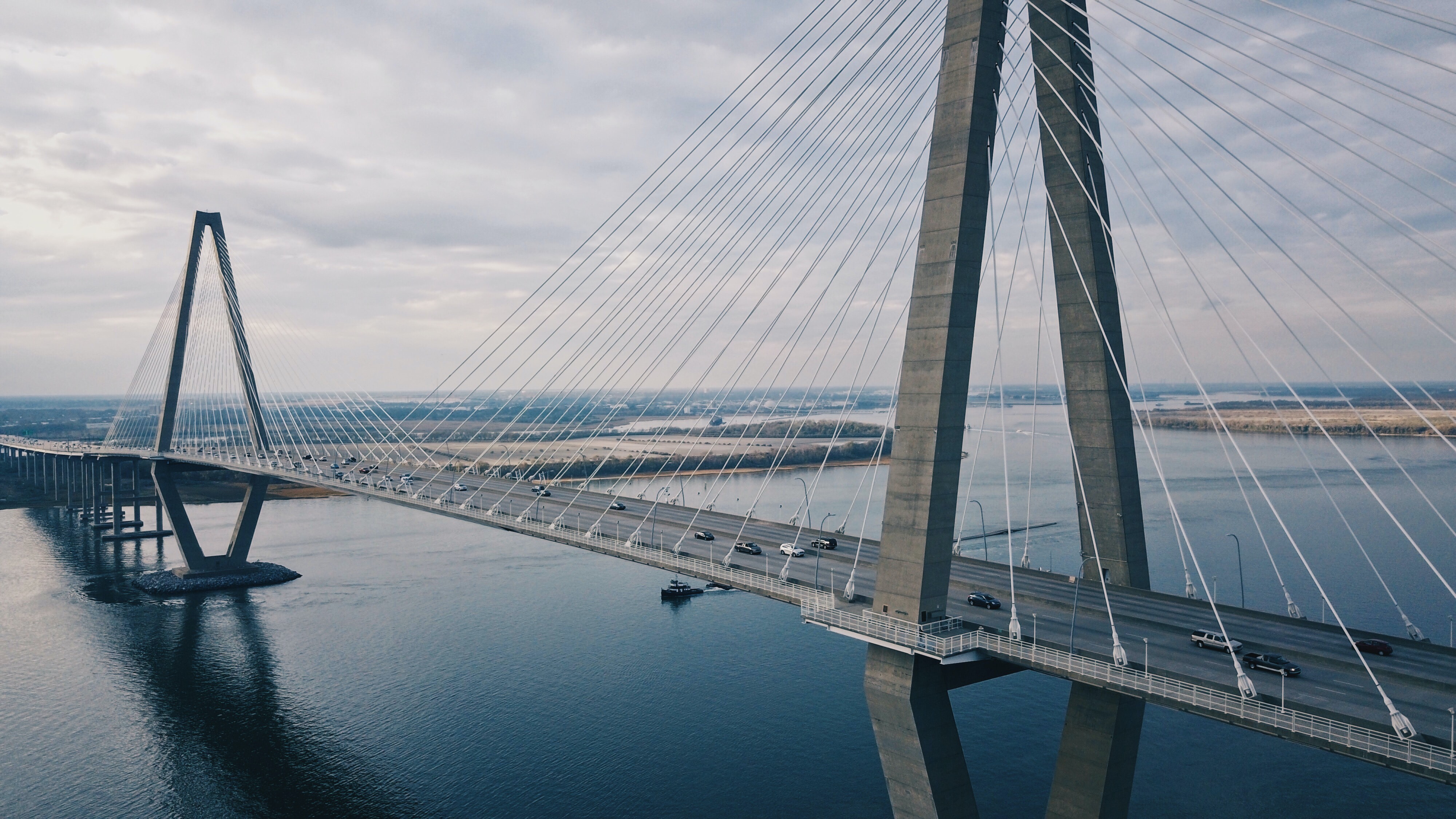 Сколько мостов в америке. Вантовый мост Санкт-Петербург. Вантовый мост Владивосток. Вантовый мост в Америке. Arthur Ravenel Bridge.