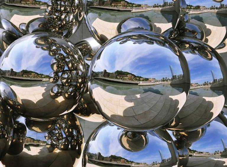 Cities as bubble mirrors. by Vicente Sandoval