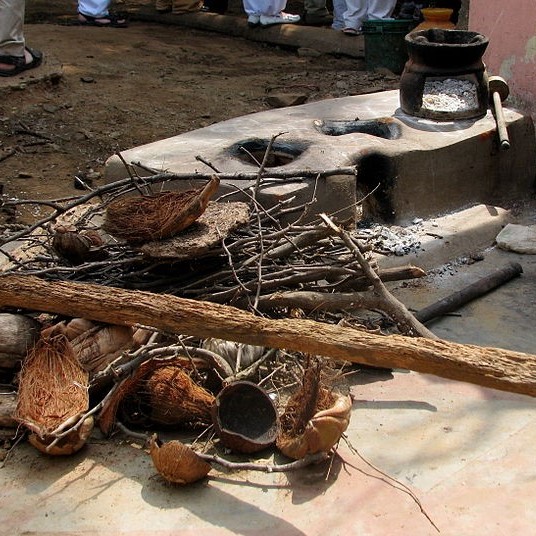cooker made from basic materials with wooden fuel