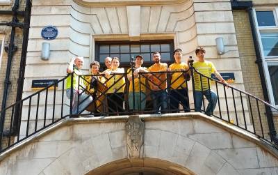 A picture of Moss and Vergani Lab wearing yellow shirts.