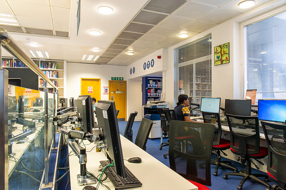 Image of a UCL library with computers 