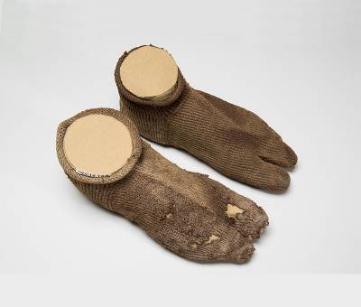 Petrie Book Ancient Egyptian Artefact - Pair of Socks  (uc16766)