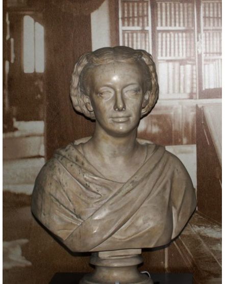 Bust of Amelia Edwards. Petrie Museum collection.