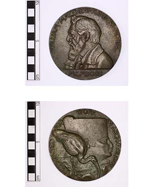 The Petrie Medal. Copyright Petrie Museum of Egyptian Archaeology.