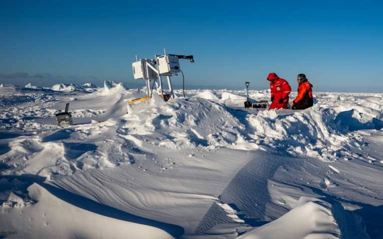 The radar instrument stands next to us while we dig a snowpit over rough sea ice. Photo Timo Hecken, German Heliservice.