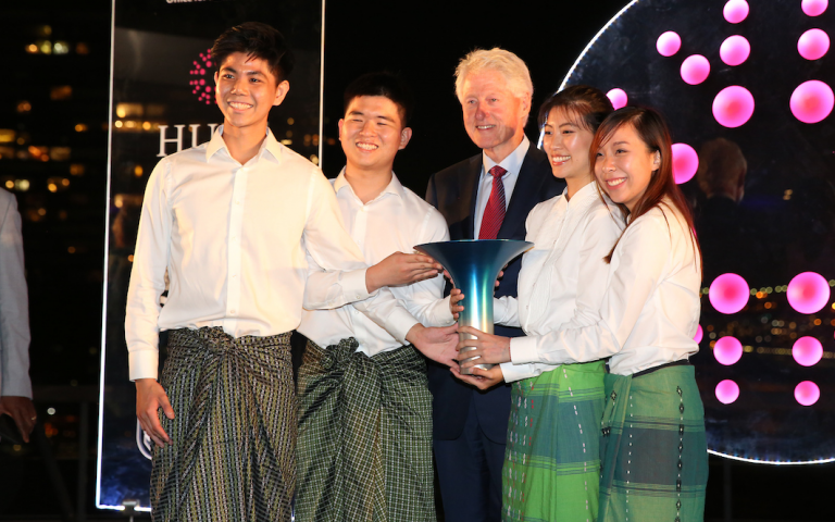Winners of the Hult Prize 2018, Kisum Chan, Lincoln Lee, Julia Vannaxay and Vannie Koay, with President Bill Clinton