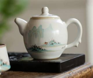 A teapot from Gohobi