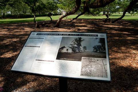 Information on 'slave quarters' at Oak Alley Plantation