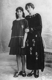Noor Inayat Khan with her mother Ora Ray Baker. Image courtesy of Shrabani Basu