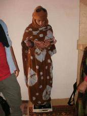 weighing-woman-algeria