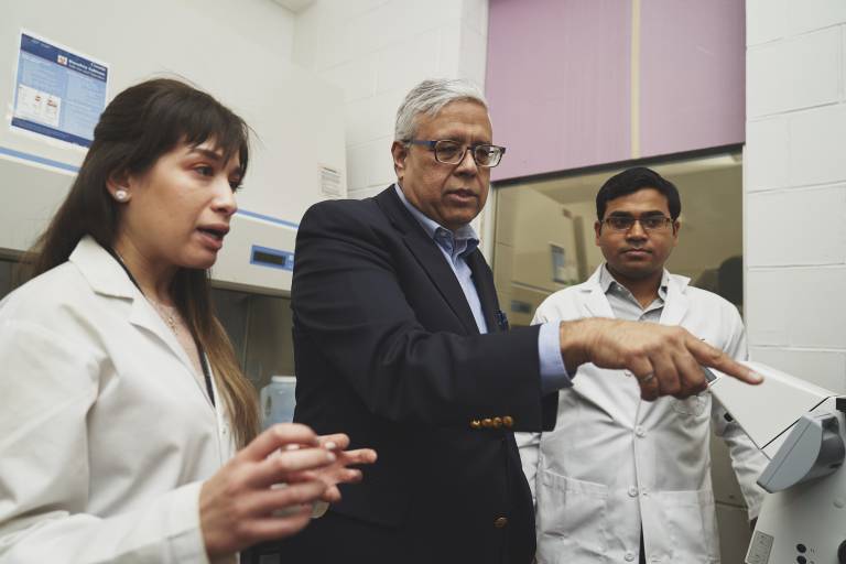Ishwar Puri in a lab