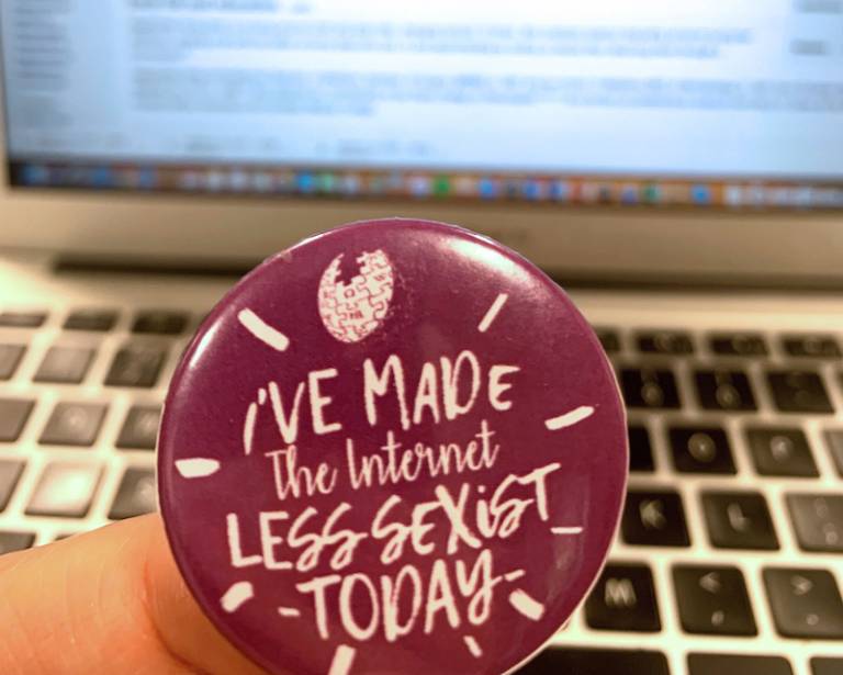 A badge saying 'I've made the Internet less sexist today' in front of a Wikipedia page