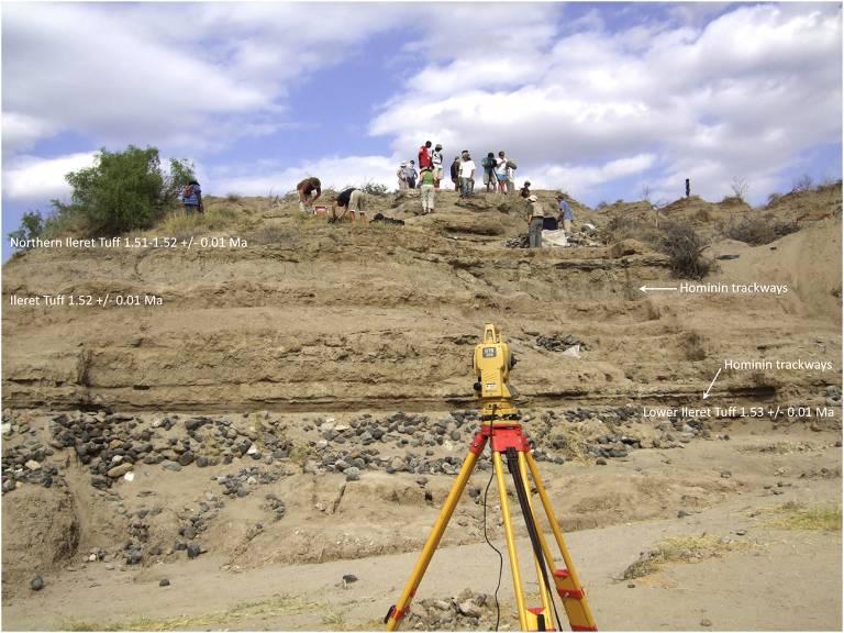 Photo of the FwJj14E site in Area 1A with three tephras in an interval of less than 20,000 years.