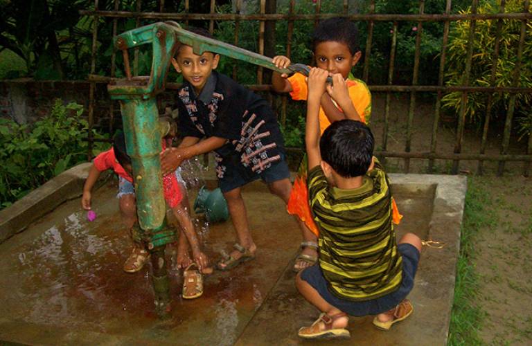 Children at water pump in Bangladesh