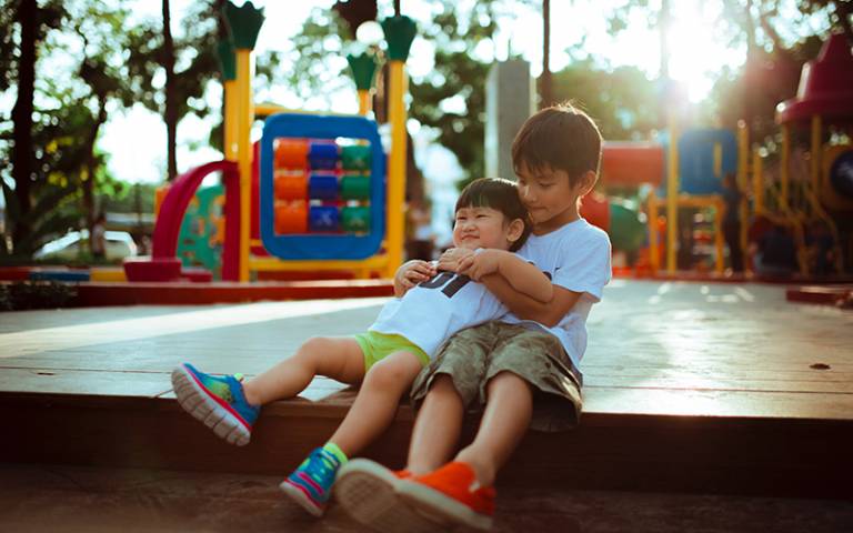 Brothers in the playground. Image: Hisu Lee via Unsplash