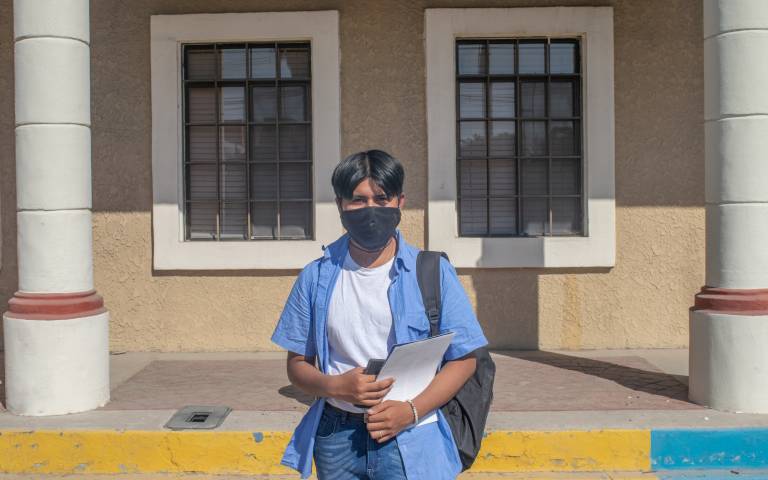 Secondary school student in South America wearing COVID facemask. Cesar/Adobe Free Stock.
