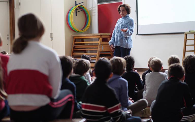 Teacher standing in front of primary class. Image: Phil Meech for UCL Institute of Education