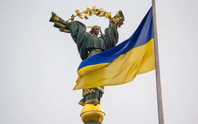 Ukrainian independence monument and flag in Kyiv (Photo by DmyTo / Adobe Stock)