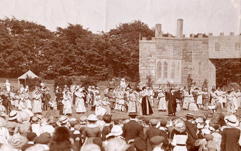 Worsley Pageant - The Armada, from the Mullineux Collection, Chetham's Library via Flickr (CC BY-NC-ND 2.0).