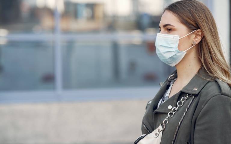 Young woman wearing a face mask in the coronavirus pandemic. Image: Gustavo Fring via Pexels