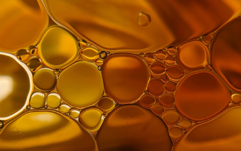 Oil bubbles in water (credit Susan Wilkinson)