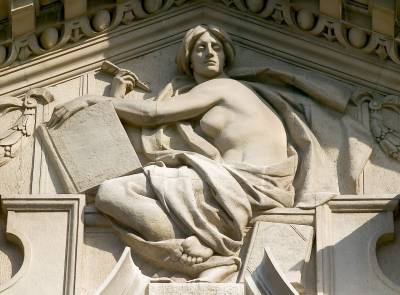 Carving on the wall of The Central Criminal Court, known as the Old Bailey. 