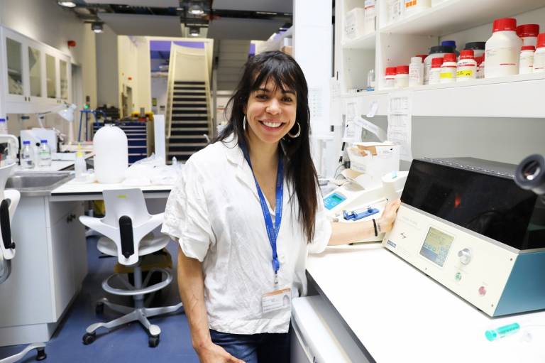 Sara Mederos in a laboratory