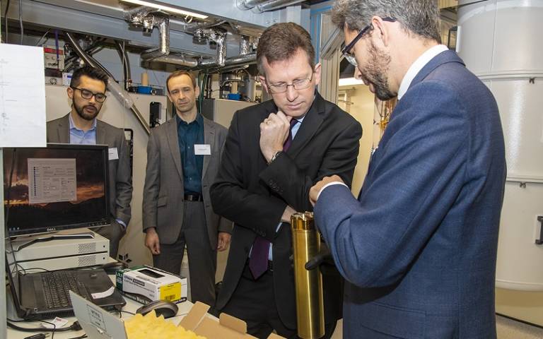 Professor John Morton shows Digital Secretry Jeremy Wright around UCL's quantum laboratories