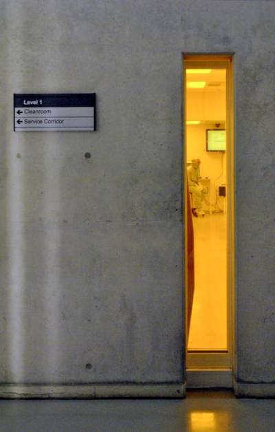 Outside the cleanroom at LCN. Photo credit: O. Usher (UCL MAPS)