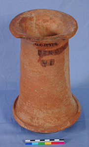 UC 17979, pottery vessel found at Denderah
