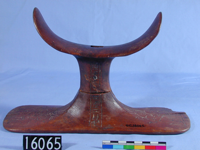 UC 16065, headrest from Gurob